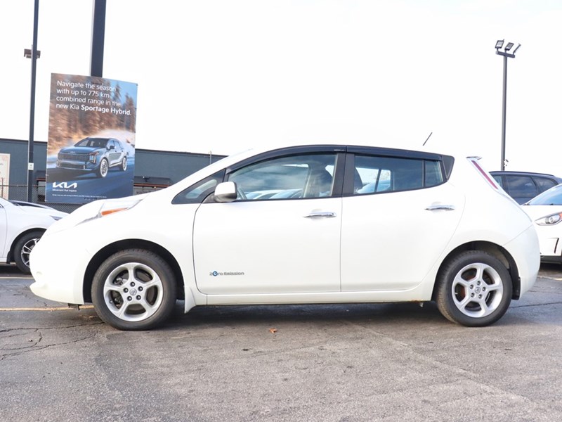 2015 Nissan LEAF SV | Push Button Start | Fast Charging | Bluetooth