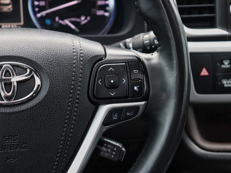 2019 Toyota Highlander AWD XLE | Sunroof | Leather | 8 Passenger