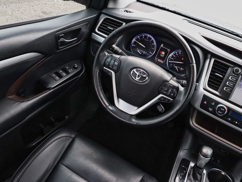2019 Toyota Highlander AWD XLE | Sunroof | Leather | 8 Passenger