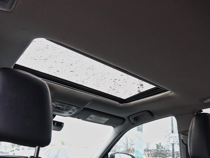 2019 Toyota Highlander AWD XLE | Sunroof | Leather | 8 Passenger