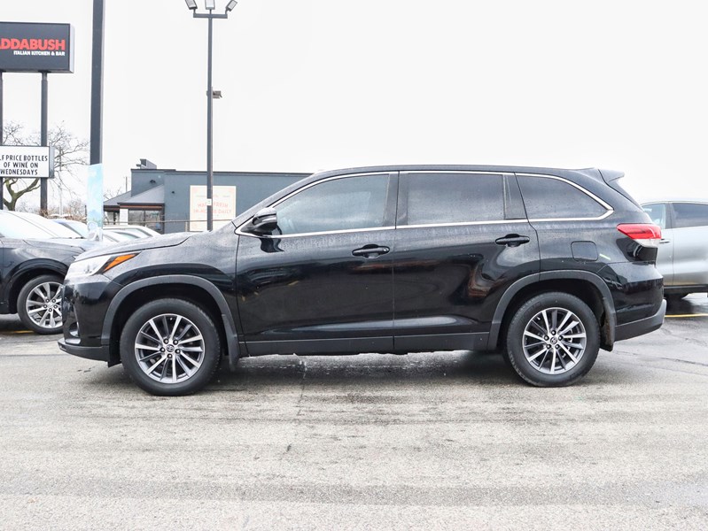 2019 Toyota Highlander AWD XLE | Sunroof | Leather | 8 Passenger