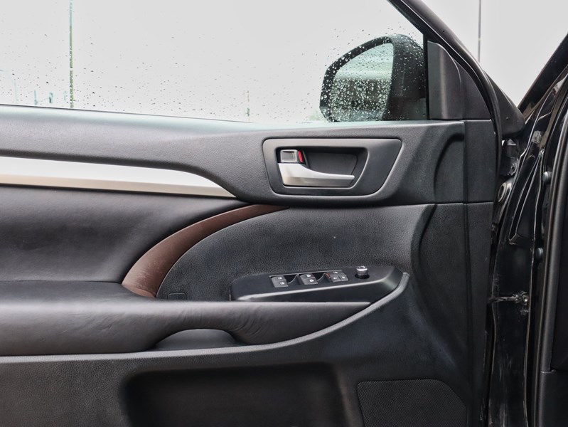 2019 Toyota Highlander AWD XLE | Sunroof | Leather | 8 Passenger