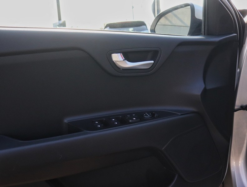2023 Kia Rio 5-Door Lx+ Ivt