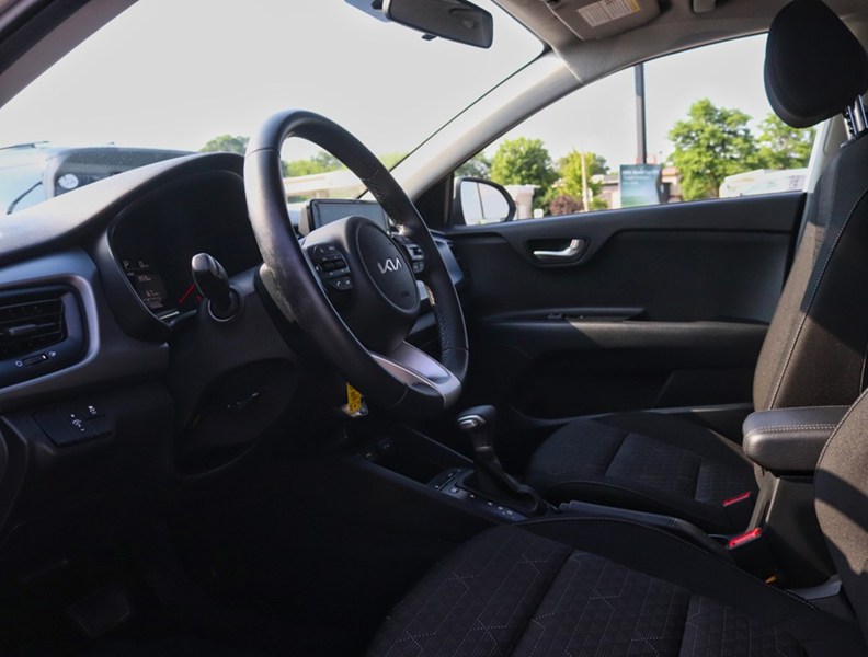 2023 Kia Rio 5-Door Lx+ Ivt
