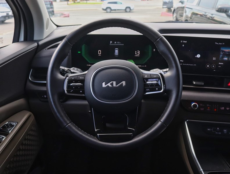 2025 Kia Carnival Hev 1000 Km/Tank/Best In Class 3 Row/Bought Here