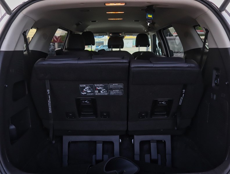 2025 Kia Carnival Hev 1000 Km/Tank/Best In Class 3 Row/Bought Here