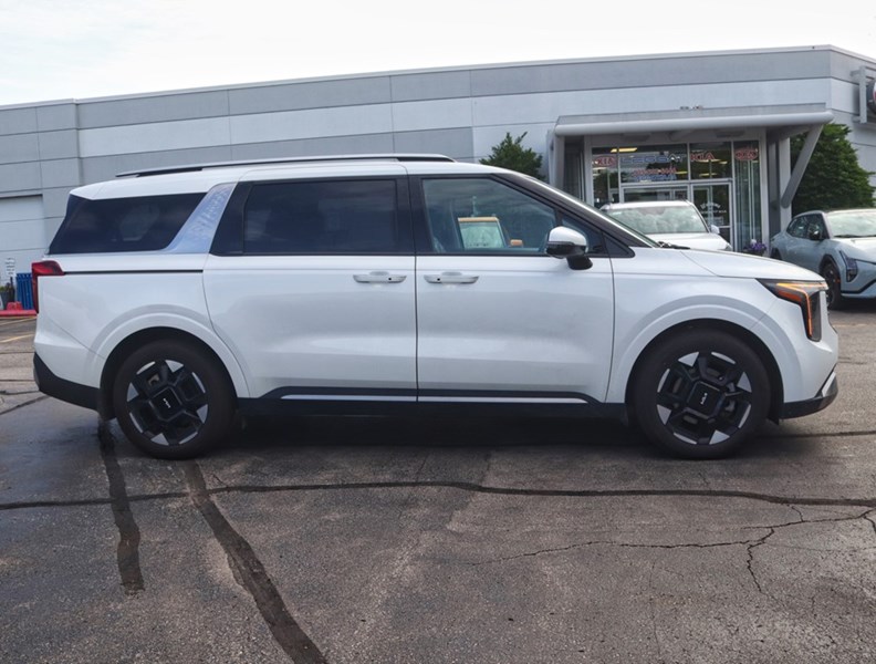 2025 Kia Carnival Hev 1000 Km/Tank/Best In Class 3 Row/Bought Here