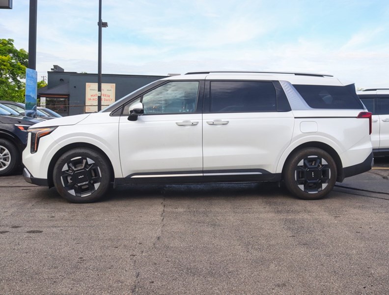 2025 Kia Carnival Hev 1000 Km/Tank/Best In Class 3 Row/Bought Here