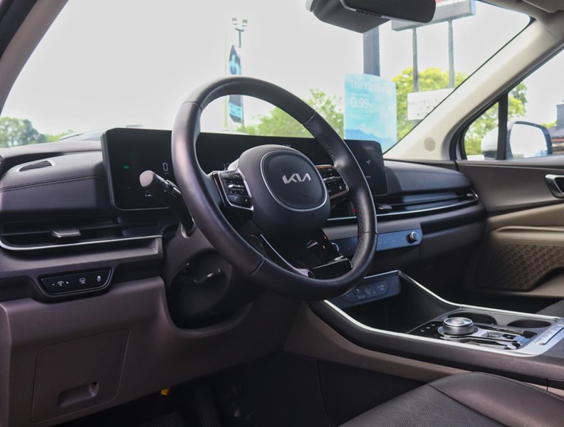 2025 Kia Carnival Hev 1000 Km/Tank/Best In Class 3 Row/Bought Here