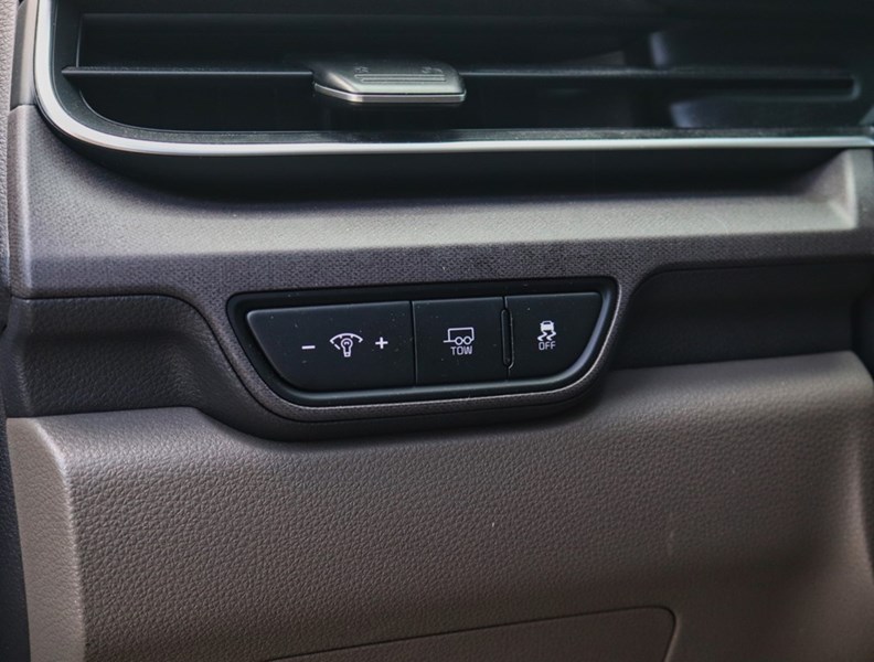 2025 Kia Carnival Hev 1000 Km/Tank/Best In Class 3 Row/Bought Here