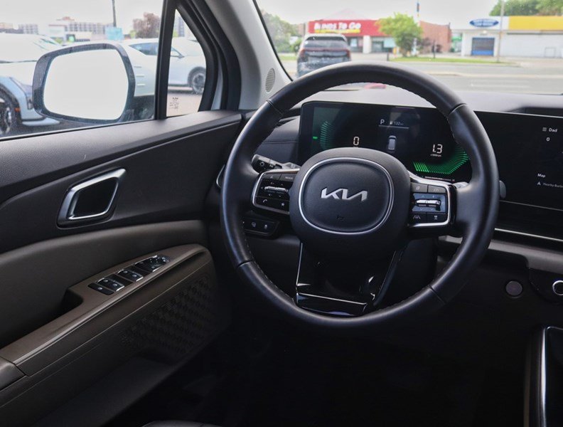 2025 Kia Carnival Hev 1000 Km/Tank/Best In Class 3 Row/Bought Here