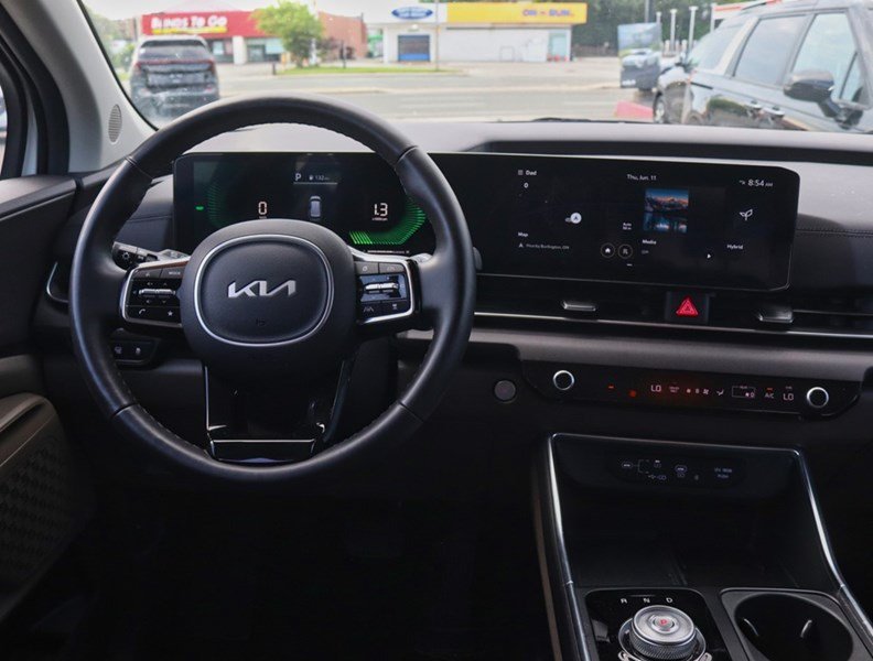 2025 Kia Carnival Hev 1000 Km/Tank/Best In Class 3 Row/Bought Here