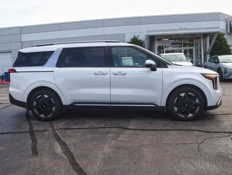 2025 Kia Carnival Hev 1000 Km/Tank/Best In Class 3 Row/Bought Here